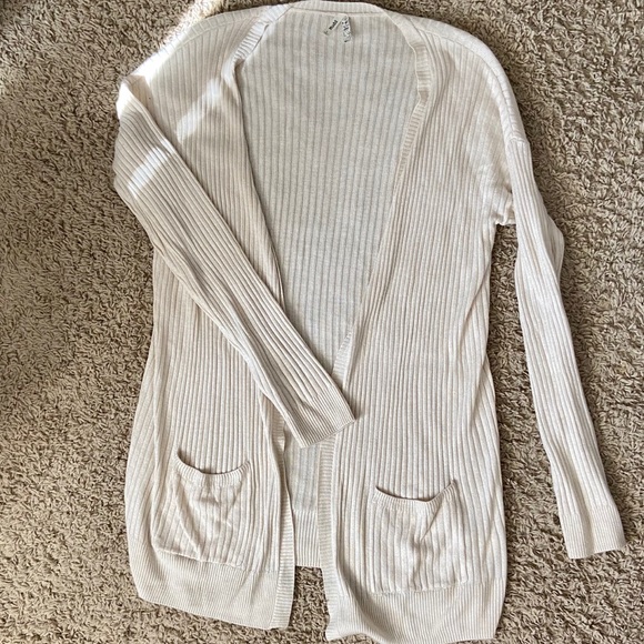 Mudd Sweaters - Lightweight cream cardigan (Mudd) with pockets